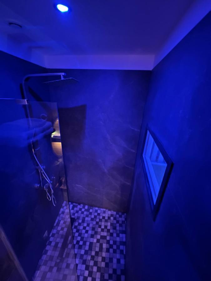 Chic & Jacuzzi Apartment Givors Luaran gambar