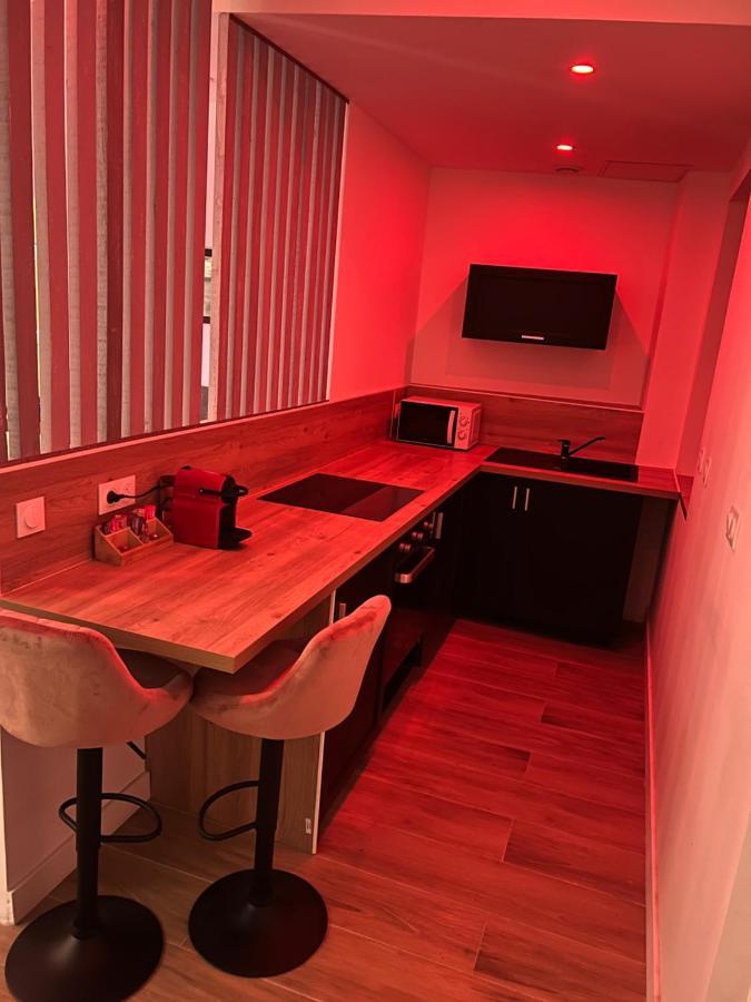 Chic & Jacuzzi Apartment Givors Luaran gambar